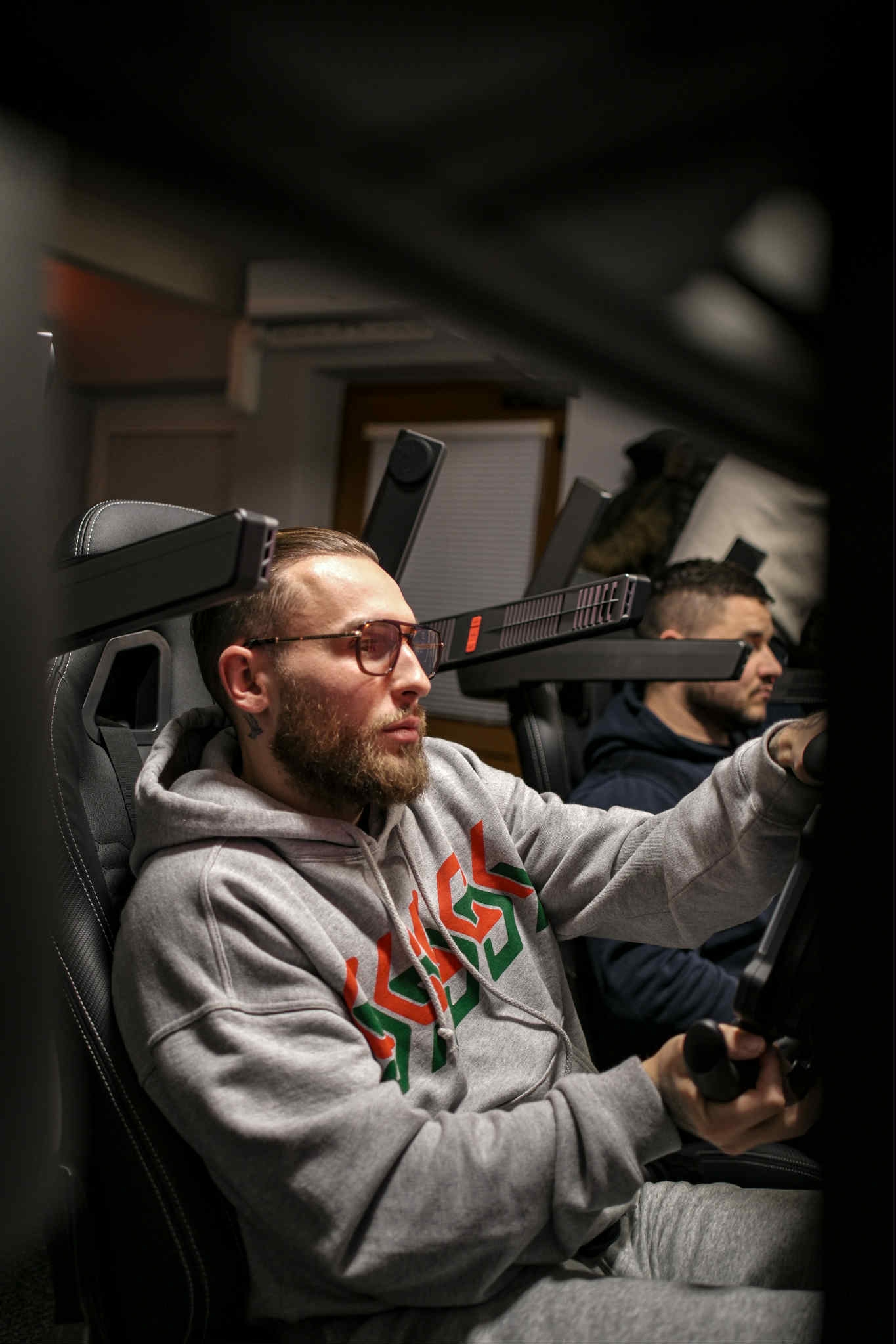 Závodník soustředěný na trať